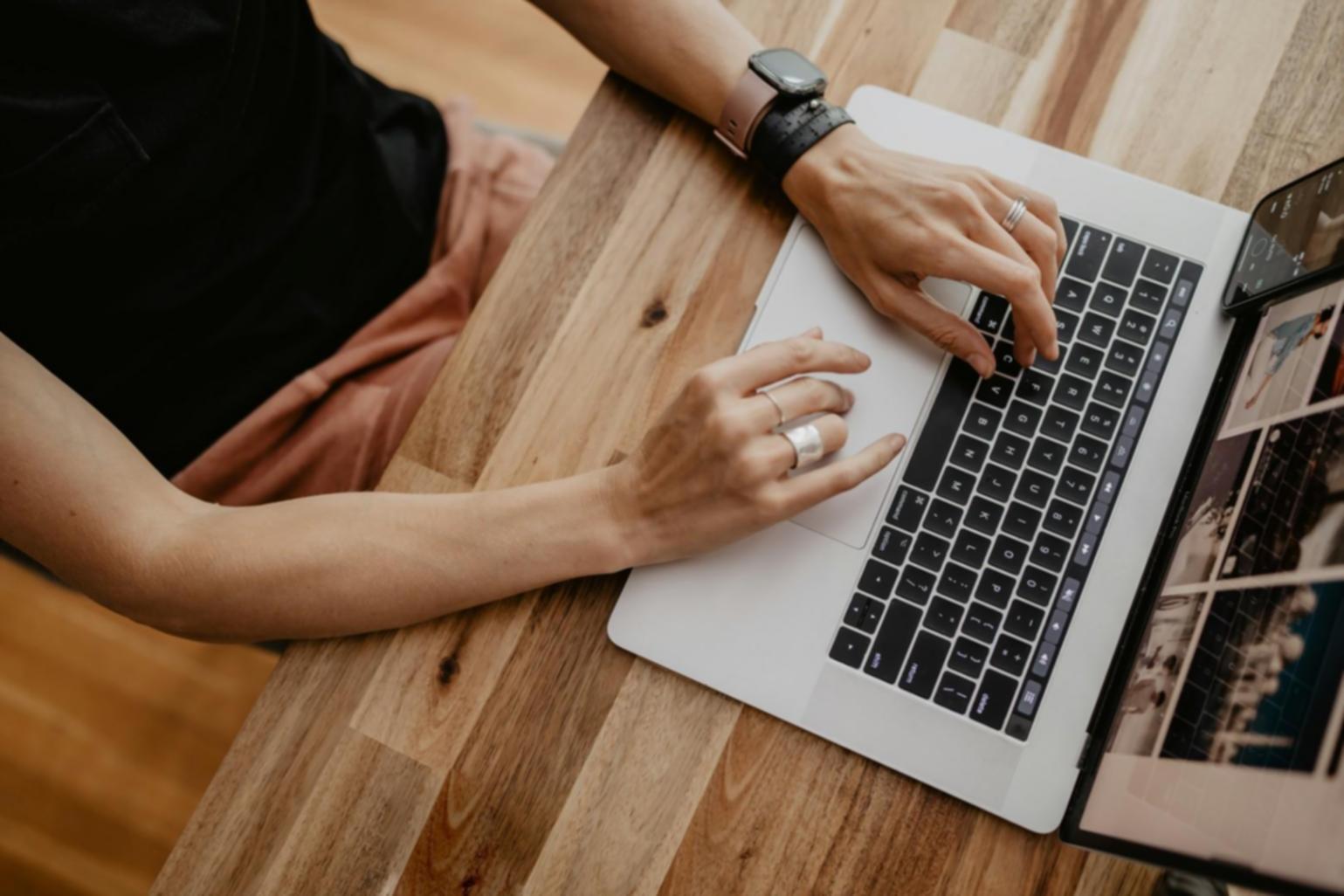 Processus de localisation de jeux avec outils professionnels